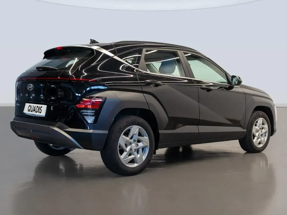 Usado Hyundai Kona 120 CV (88 kW) 2024 Negro SUV