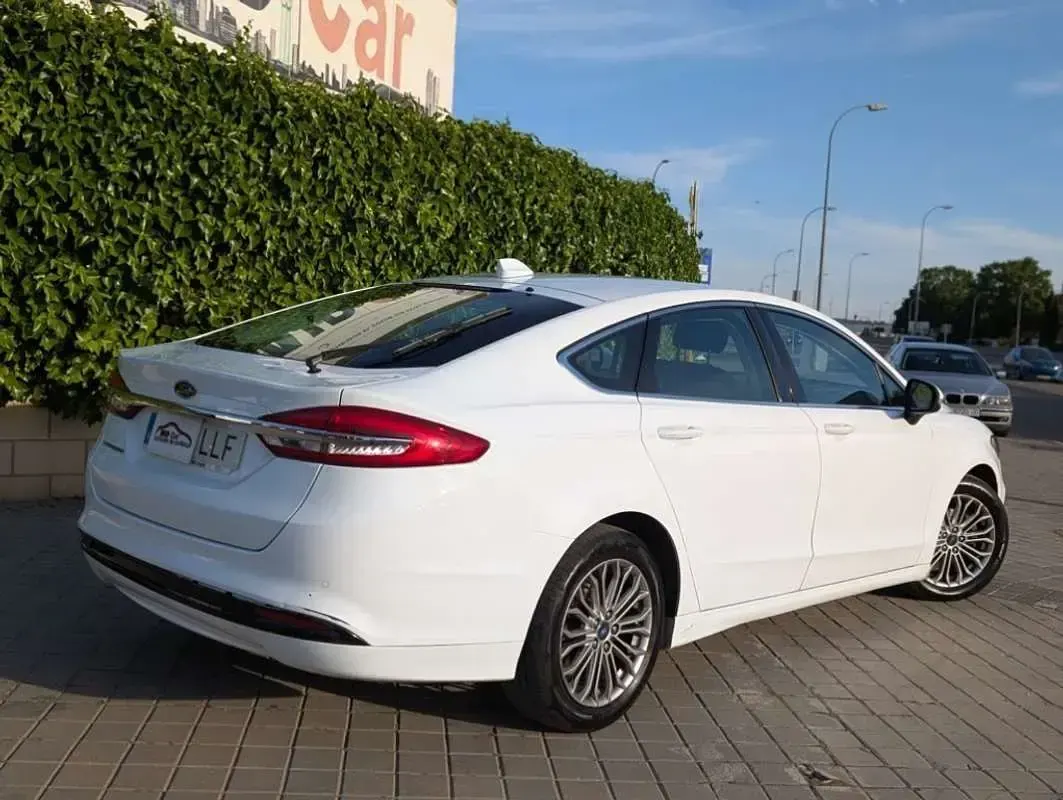 Usado Ford Mondeo Titanium 150 CV (110 kW) 2020 Blanco Berlina