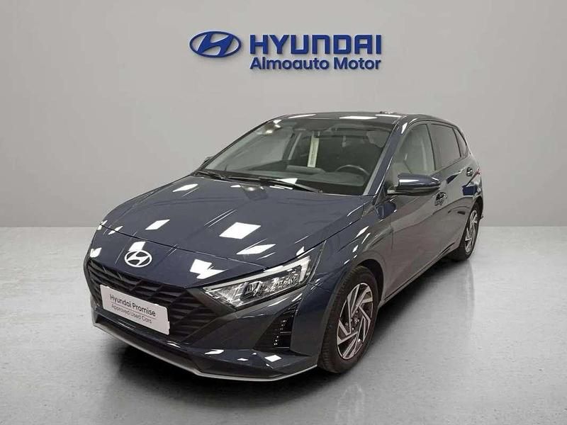 Usado Hyundai i20 80 CV (58 kW) 2024 Gris Utilitario