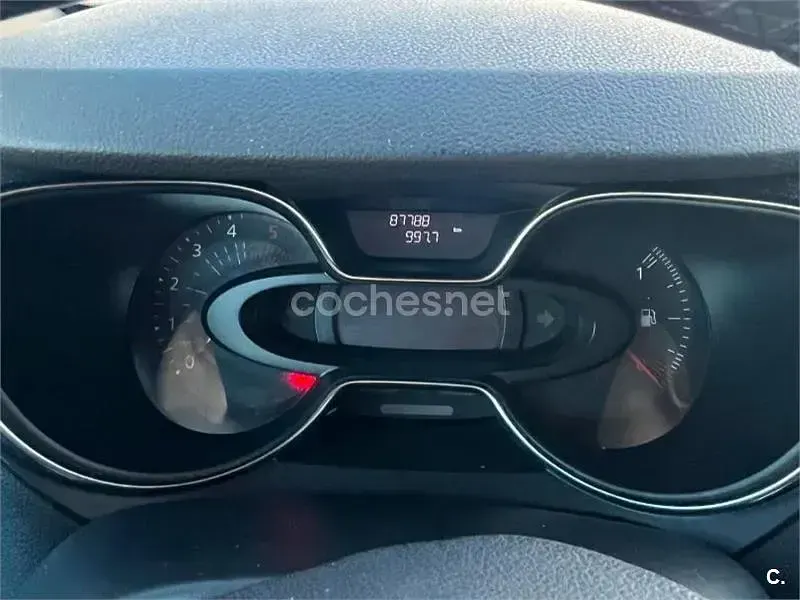 Usado Renault Captur Life 90 CV (66 kW) 2018 Beige SUV