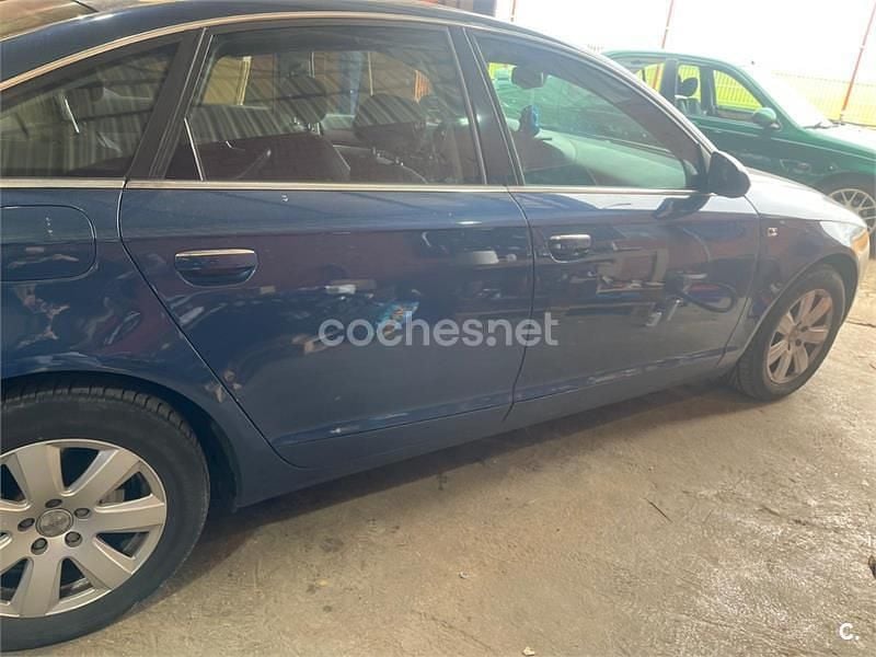 Usado Audi A6 170 CV (125 kW) 2004 Azul Berlina