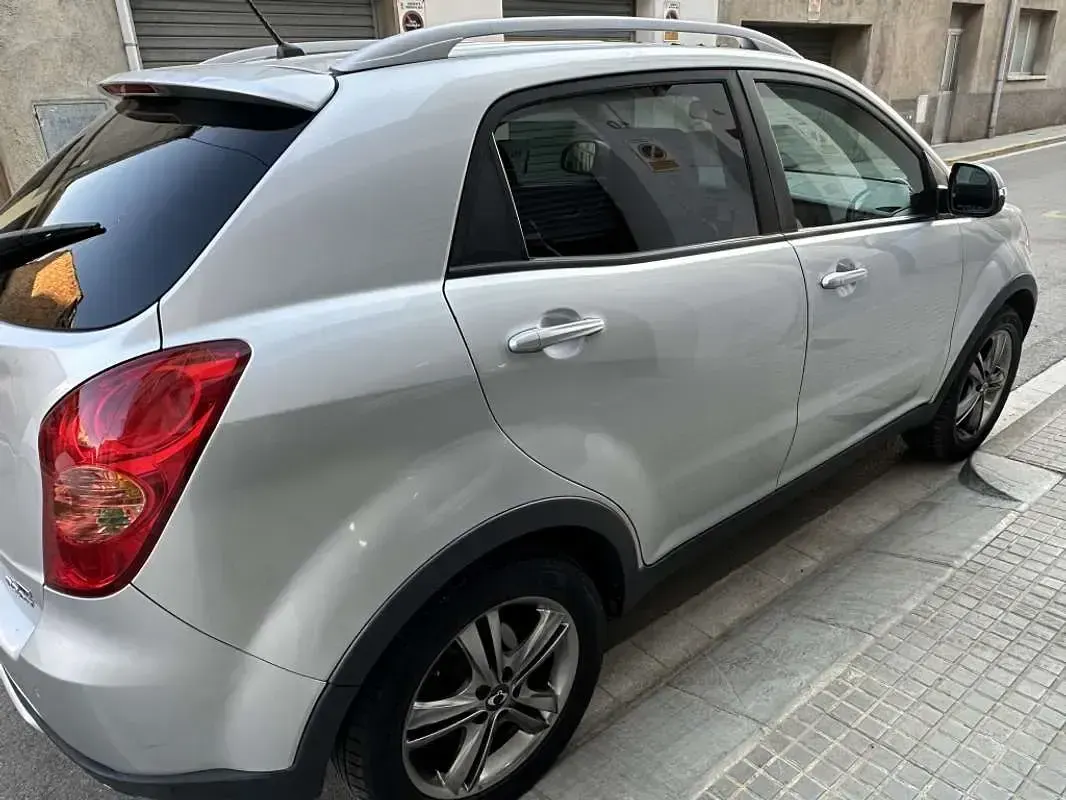 Usado SsangYong Korando Limited 175 CV (128 kW) 2012 Plateado SUV