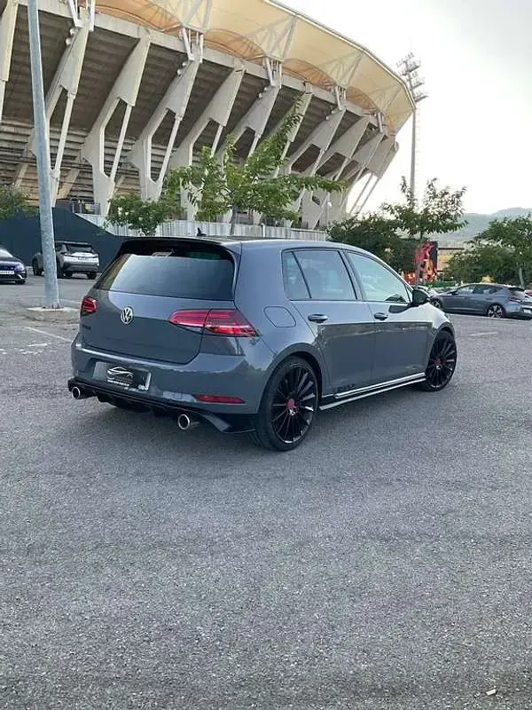 Usado VW Golf VII GTI 290 CV (213 kW) 2019 Gris Utilitario