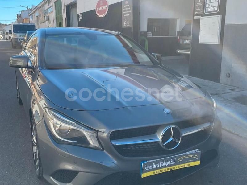 Gris / plata Usado 2015 Mercedes CLA200 Urban Berlina | 21.900 € (Precio justo) - Imagen 1/4