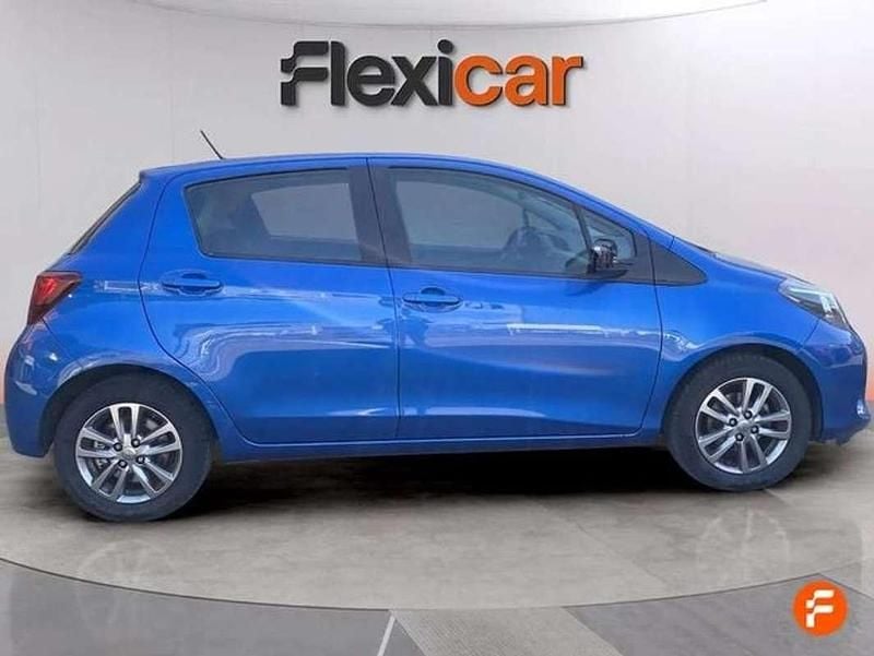 Usado Toyota Yaris Active 69 CV (50 kW) 2017 Azul Utilitario