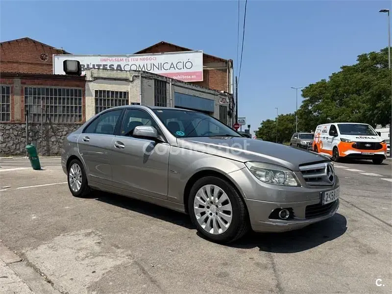 Usado Mercedes C180 Elegance 143 CV (105 kW) 2008 Gris / plata Berlina