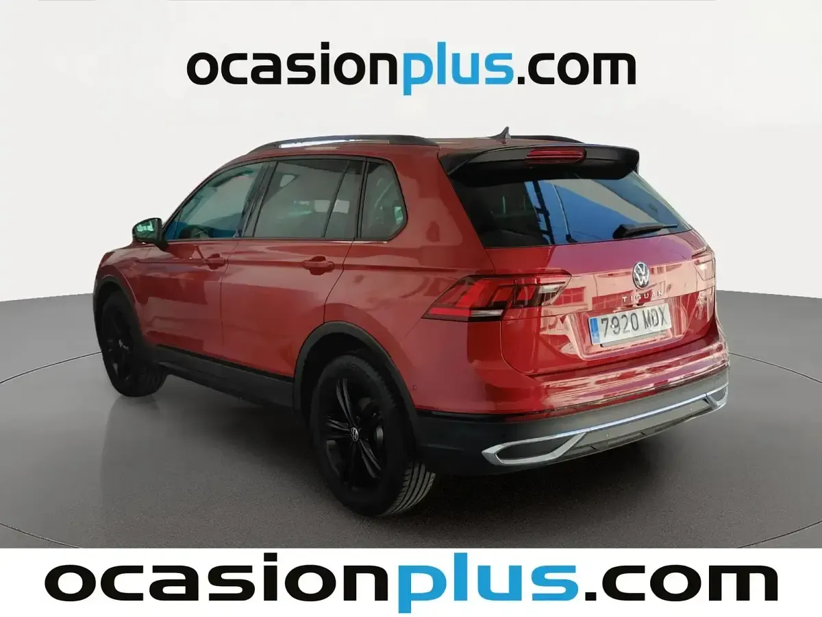Usado VW Tiguan Sportline 150 CV (110 kW) 2023 Rojo SUV
