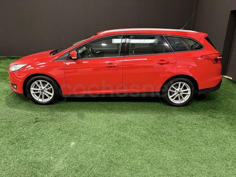 Usado Ford Focus 120 CV (88 kW) 2016 Rojo Familiar