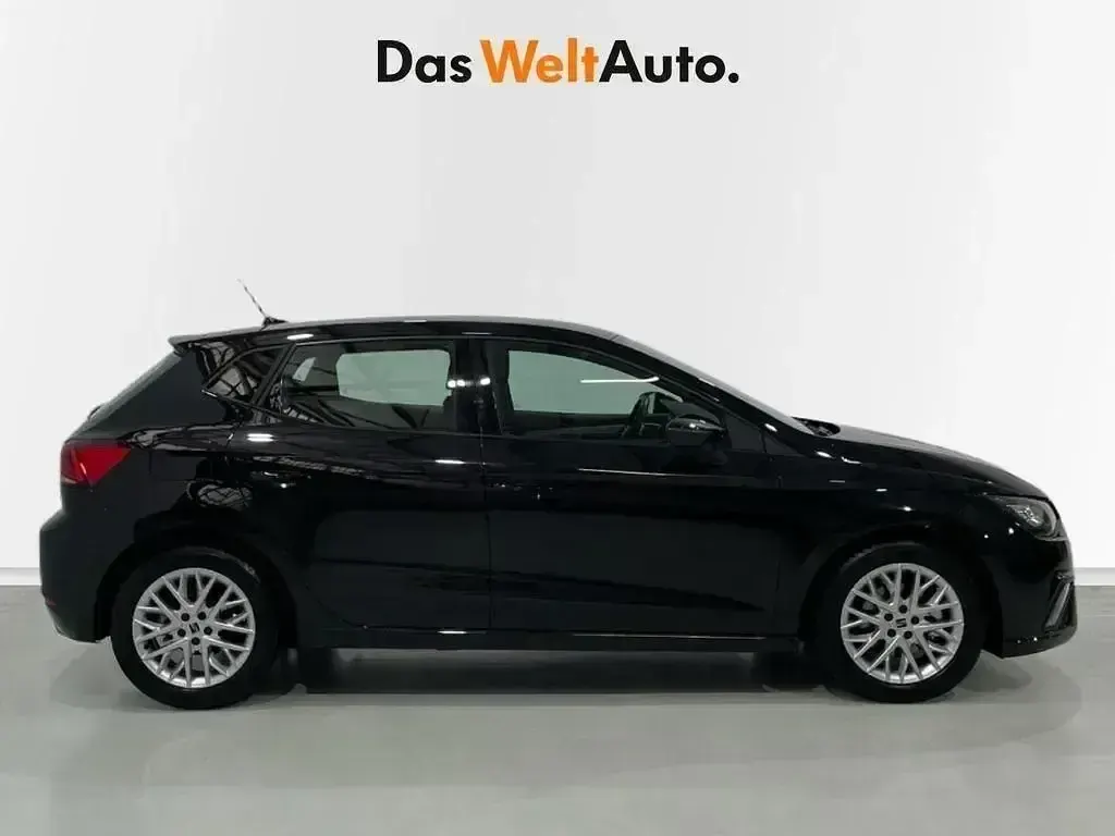 Usado Seat Ibiza FR 116 CV (85 kW) 2025 Negro Utilitario