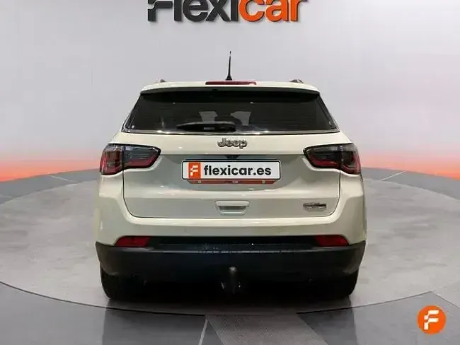 Käytetty Jeep Compass Limited 130 HP (95 kW) 2021 Valkoinen Katumaasturi