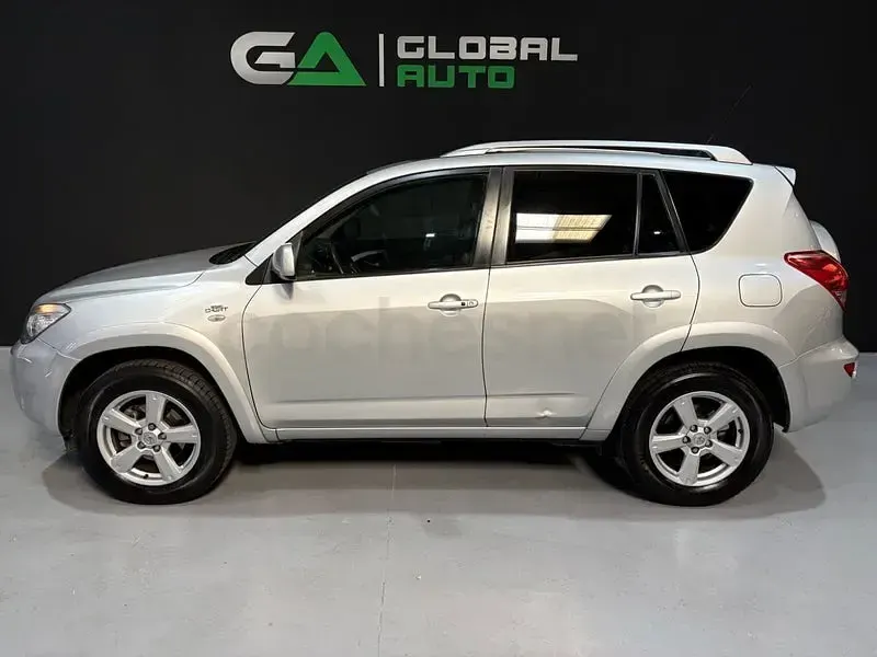 Usado Toyota RAV4 Premium 177 CV (130 kW) 2007 Gris / plata SUV