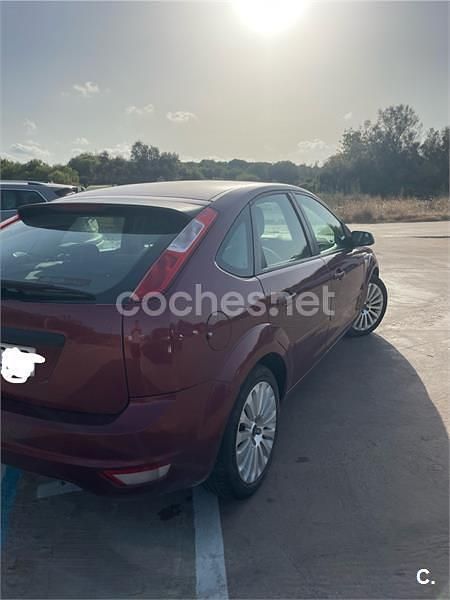 Granate Usado 2005 Ford Focus Trend Berlina | 3500 € (Precio justo) - Imagen 1/4