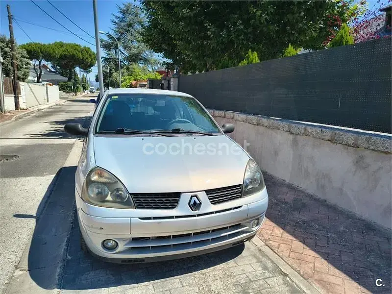 Usado Renault Clio II Authentique 80 CV (58 kW) 2004 Blanco Berlina