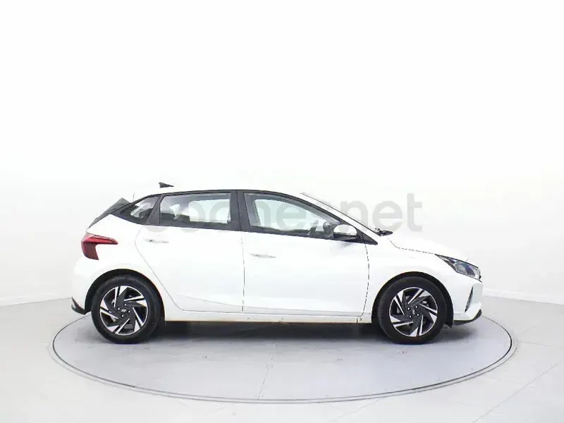 Usado Hyundai i20 100 CV (73 kW) 2021 Blanco Utilitario