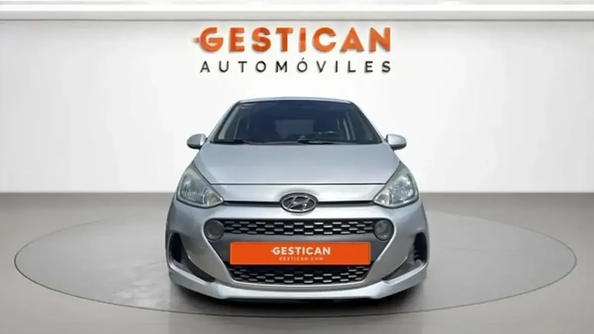 Usado Hyundai i10 87 CV (63 kW) 2019 Plateado Utilitario