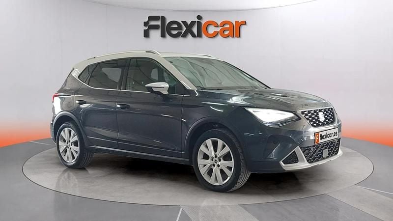 Usado Seat Arona Xperience 110 CV (80 kW) 2022 Gris SUV