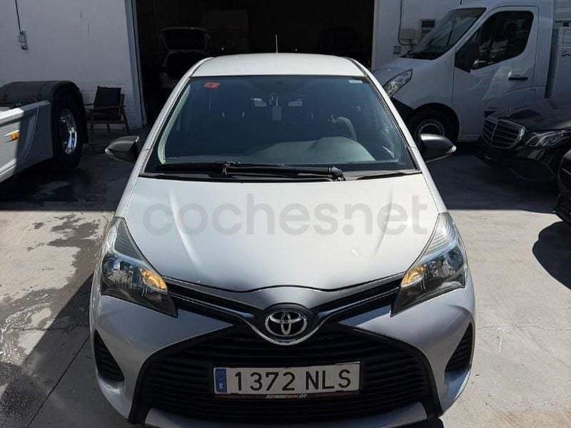 Usado Toyota Yaris Active 90 CV (66 kW) 2015 Gris / plata Utilitario