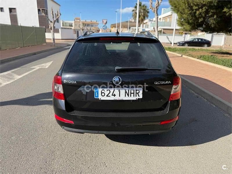 Negro Usado 2016 Skoda Octavia Style Familiar | 13.800 € (Un poco caro) - Imagen 1/4