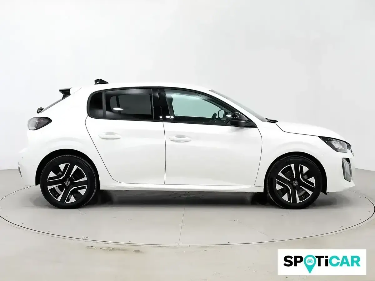 Usado Peugeot 208 Allure 101 CV (74 kW) 2024 Blanco Utilitario
