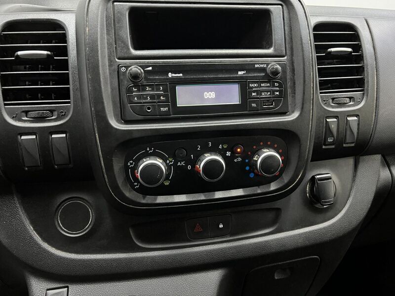 Usado Nissan NV300 120 CV (88 kW) 2021 Blanco Van