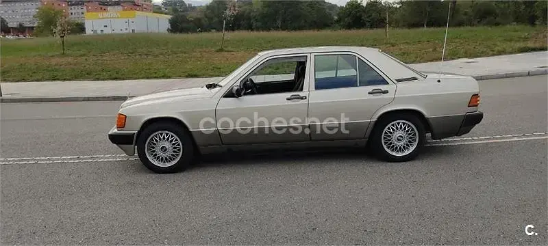 Usado Mercedes 190 94 CV (69 kW) 1991 Beige Berlina