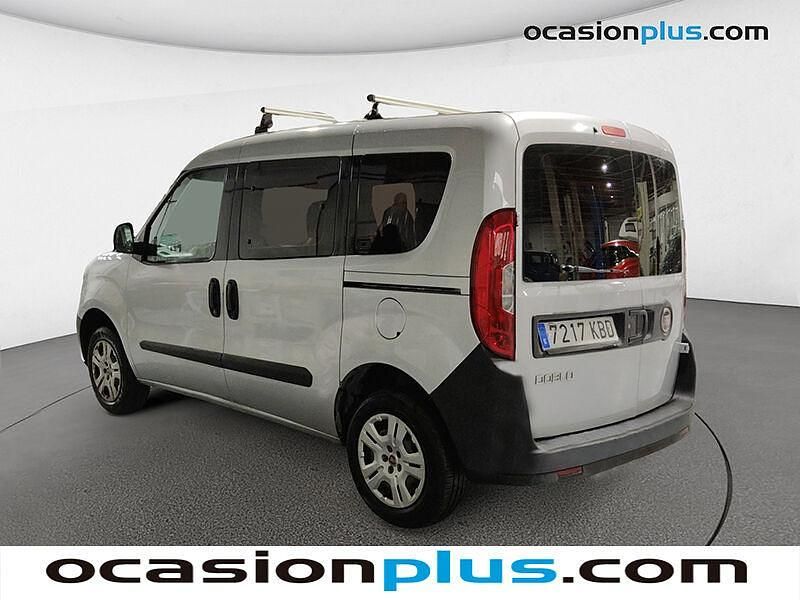 Usado Fiat Doblò Pop 90 CV (66 kW) 2017 Gris Monovolumen