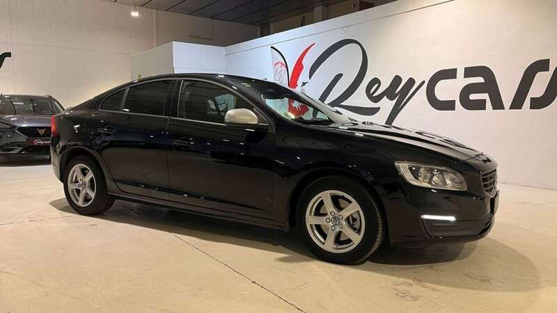 Negro Usado 2016 Volvo S60 Momentum Berlina | 15.990 € (Caro) - Imagen 1/4