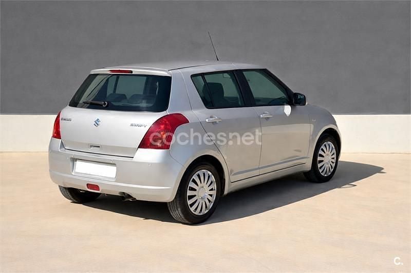 Usado Suzuki Swift GL 92 CV (67 kW) 2007 Gris / plata Utilitario