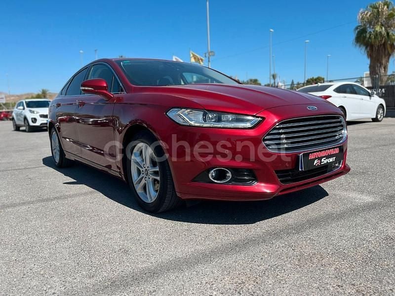 Usado Ford Mondeo Trend 150 CV (110 kW) 2017 Granate Berlina