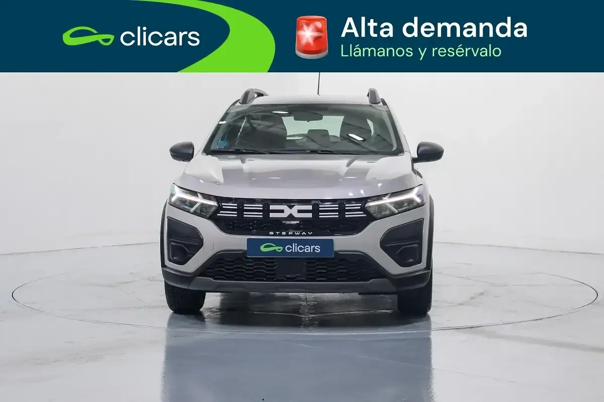 Usado Dacia Sandero Essentiel 100 CV (73 kW) 2023 Gris