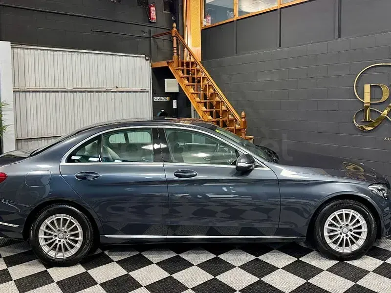 Usado Mercedes C220 170 CV (125 kW) 2015 Gris / plata Berlina