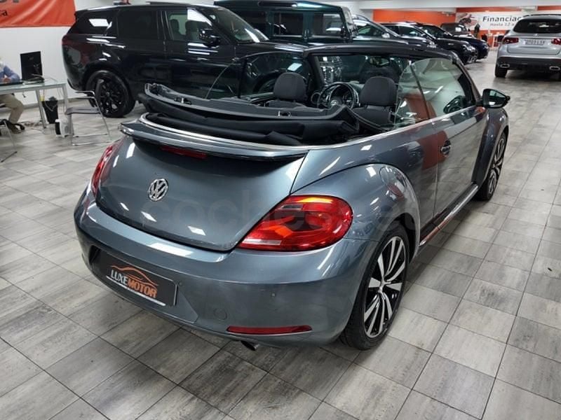 Usado VW Beetle Sport 211 CV (155 kW) 2014 Gris Utilitario