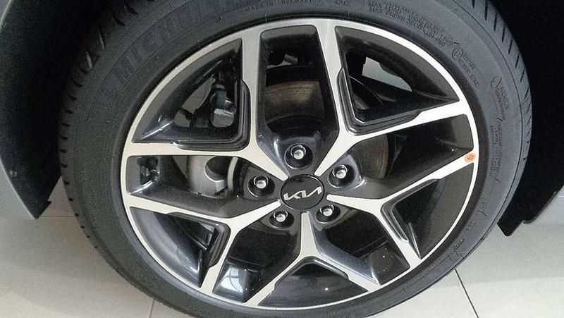 Usado Kia Ceed GT GT-Line 120 CV (88 kW) 2024 Familiar