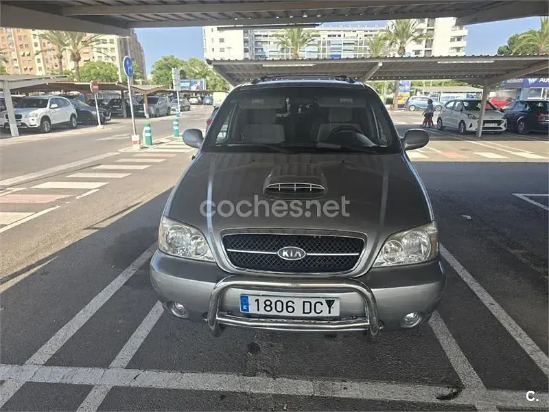 Usado Kia Carnival LX 144 CV (105 kW) 2004 Gris / plata Monovolumen