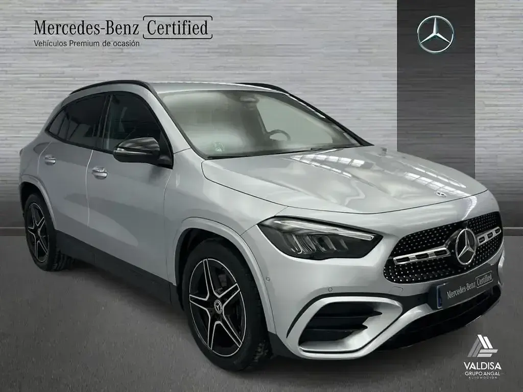 Usado Mercedes GLA200 AMG line 150 HP (110 kW) 2025 Cinzento SUV