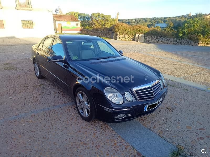 Usado Mercedes E280 Avantgarde 190 CV (139 kW) 2006 Azul Berlina