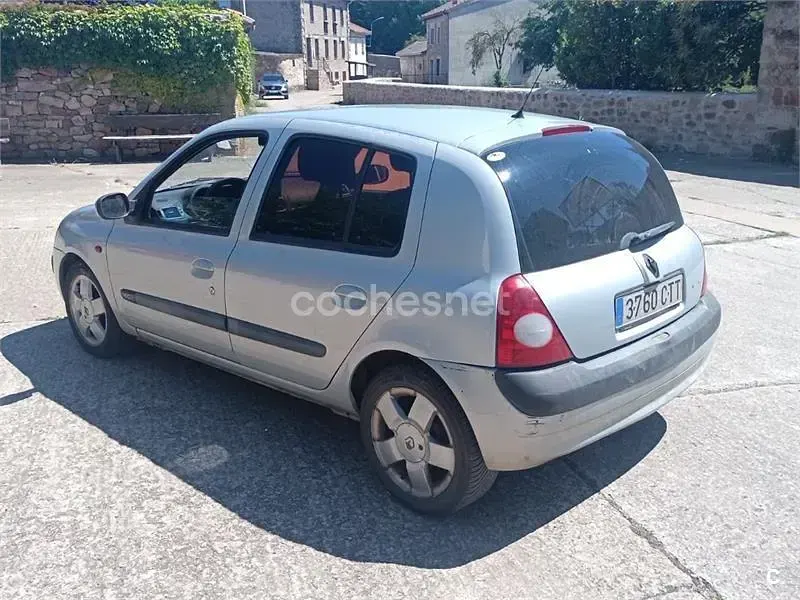 Usado Renault Clio II Expression 80 CV (58 kW) 2004 Gris / plata Berlina