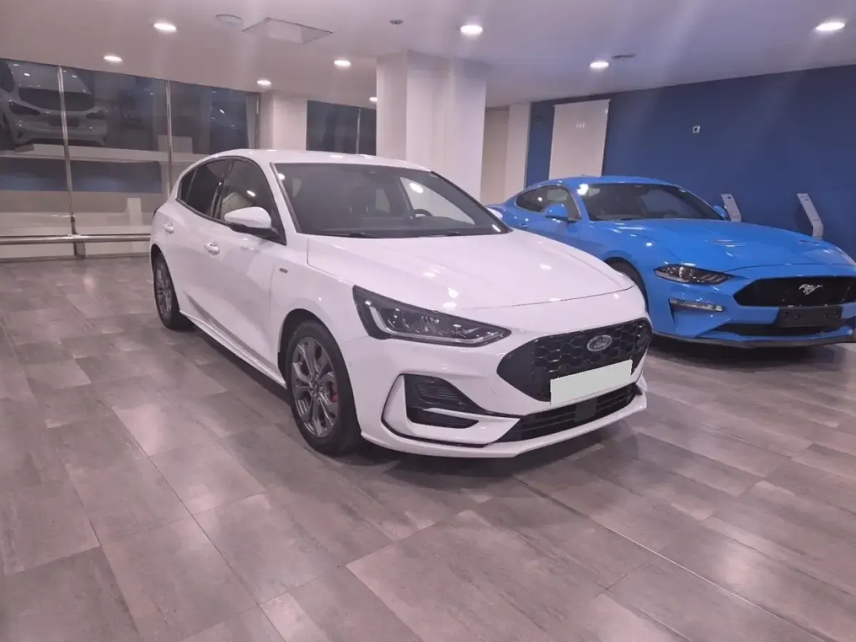 Nuevo Ford Focus ST-Line 125 CV (91 kW) 2026 Blanco Berlina