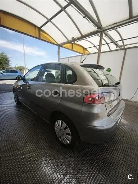 Usado Seat Ibiza Stella 75 CV (55 kW) 2003 Gris / plata Utilitario
