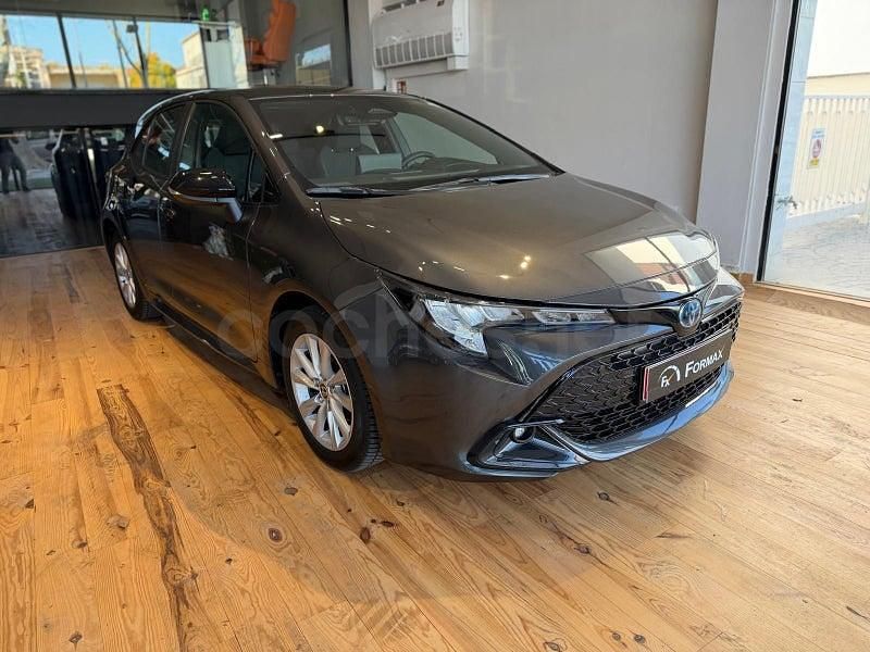 Usado Toyota Corolla Active 140 CV (102 kW) 2025 Gris / plata Berlina
