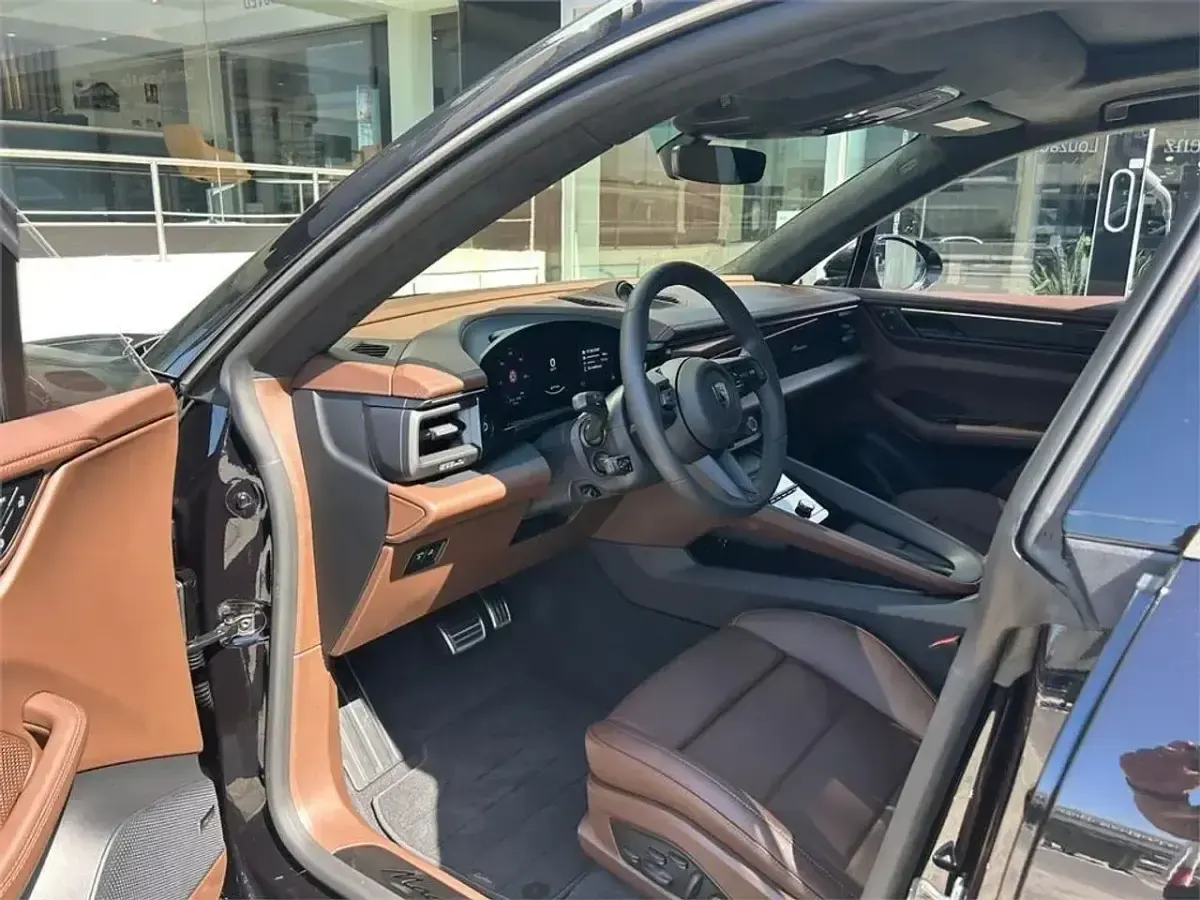 Nuevo Porsche Macan Turbo 469 kW (639 CV) 2025 Negro SUV