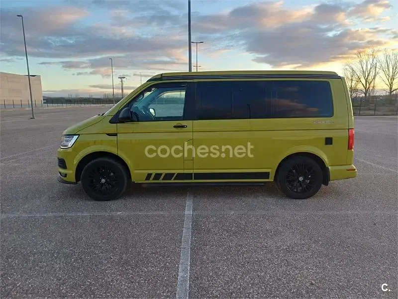 Usado VW Multivan 150 CV (110 kW) 2017 Amarillo Monovolumen