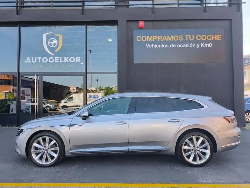 Usado VW Arteon Elegance 218 CV (160 kW) 2023 Gris / plata Familiar