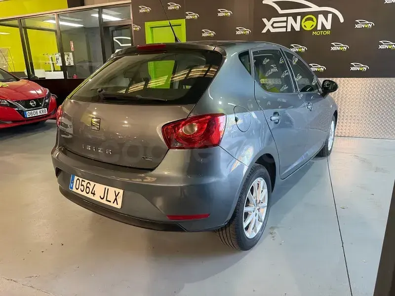 Usado Seat Ibiza Style 105 CV (77 kW) 2016 Gris / plata Berlina