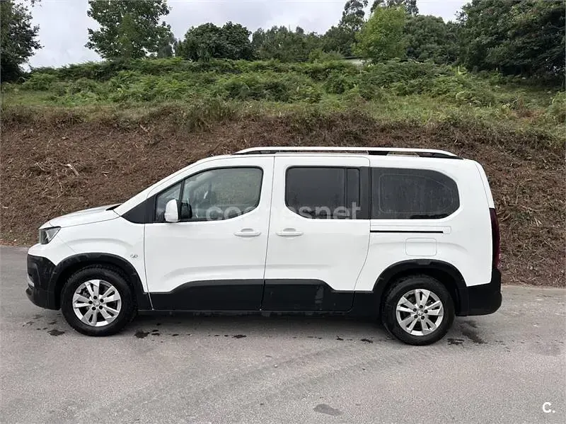 Usado Peugeot Rifter Active 110 CV (80 kW) 2021 Blanco Monovolumen