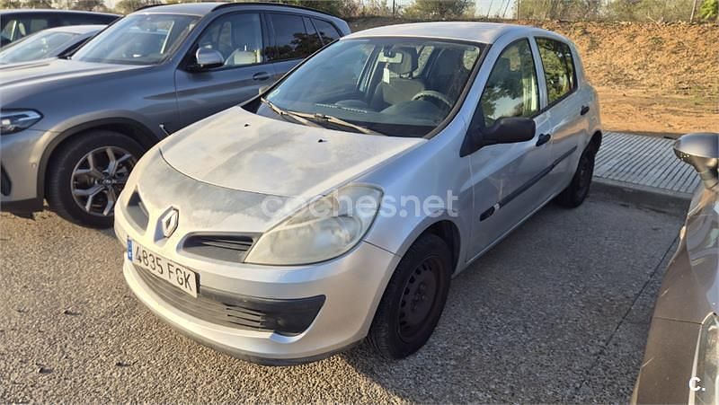 Gris / plata Usado 2006 Renault Clio II Authentique Berlina | 2990 € (Precio justo) - Imagen 1/4