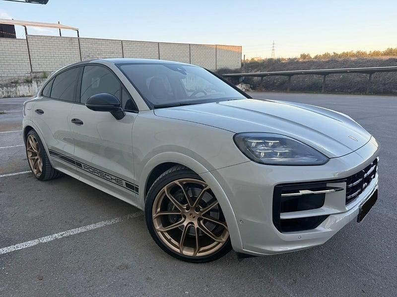 Usado Porsche Cayenne 470 CV (345 kW) 2024 Gris / plata SUV