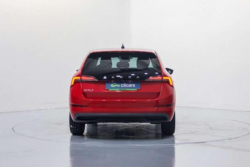 Usado Skoda Scala Ambition 116 CV (85 kW) 2019 Rojo Utilitario