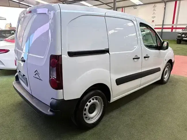 Usado Citroën Berlingo 75 CV (55 kW) 2018 Blanco Monovolumen
