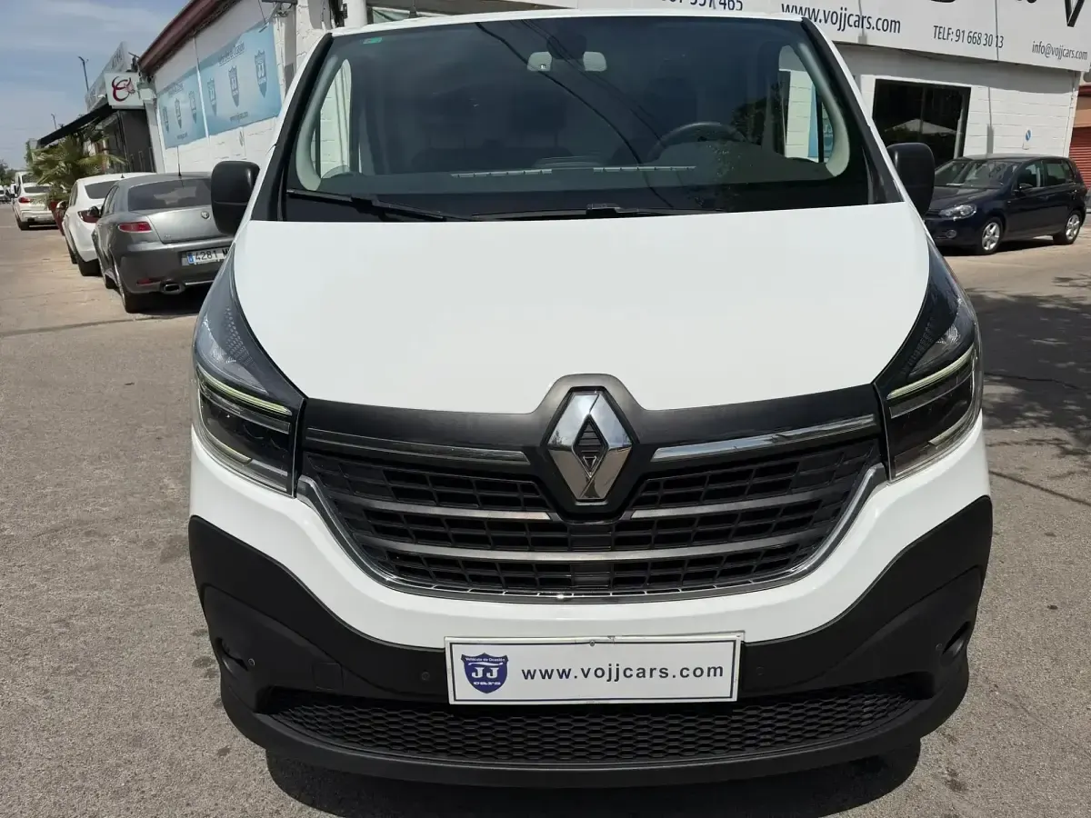 Usado Renault Trafic 120 CV (88 kW) 2021 Blanco Monovolumen